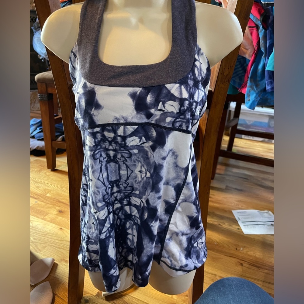 Lululemon flow top